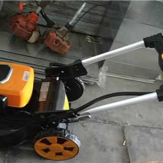 82V5AH鋰電池草坪機，20寸加厚鋼底盤，帶自走功能，靜音環(huán)保高效